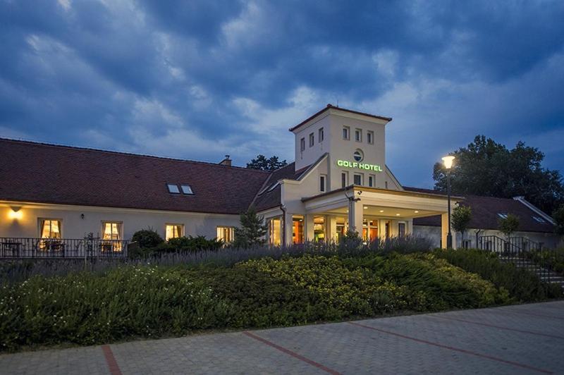 Old Lake Golf Hotel 터터 외부 사진