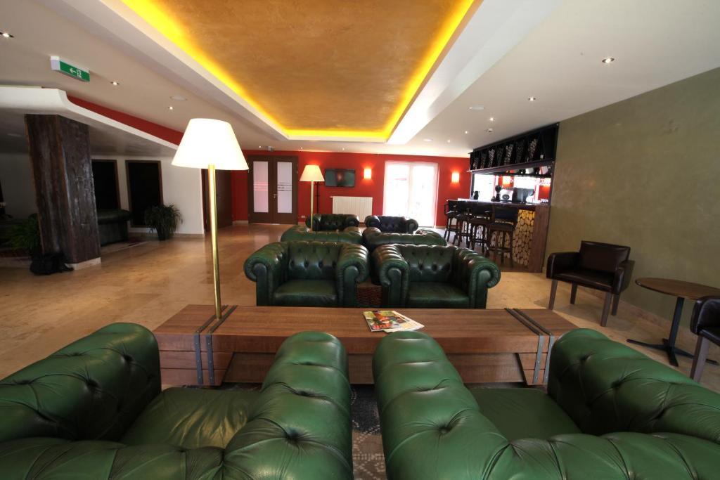 Old Lake Golf Hotel 터터 외부 사진